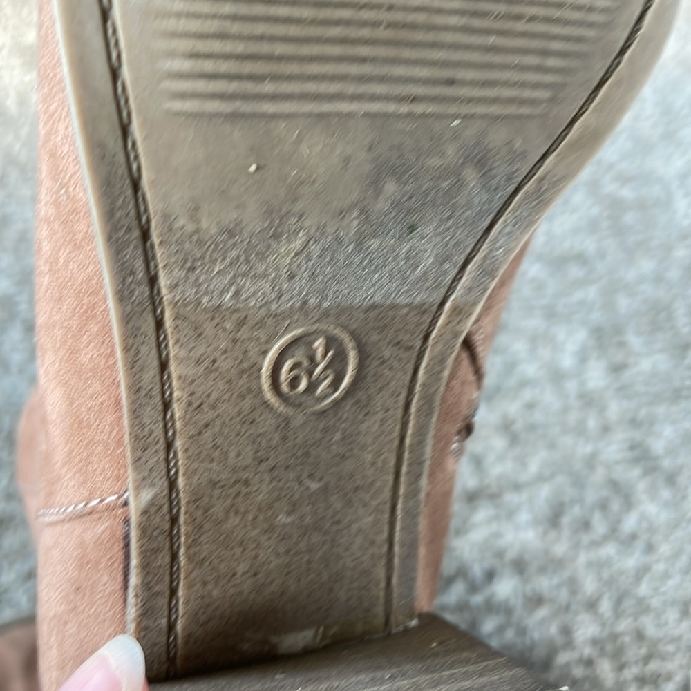 Universal Thread Booties - Picture 6 of 7